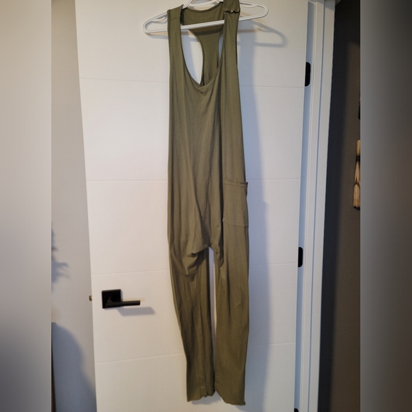 Be Mi Los Angeles Olive Romper - Picture 2 of 7